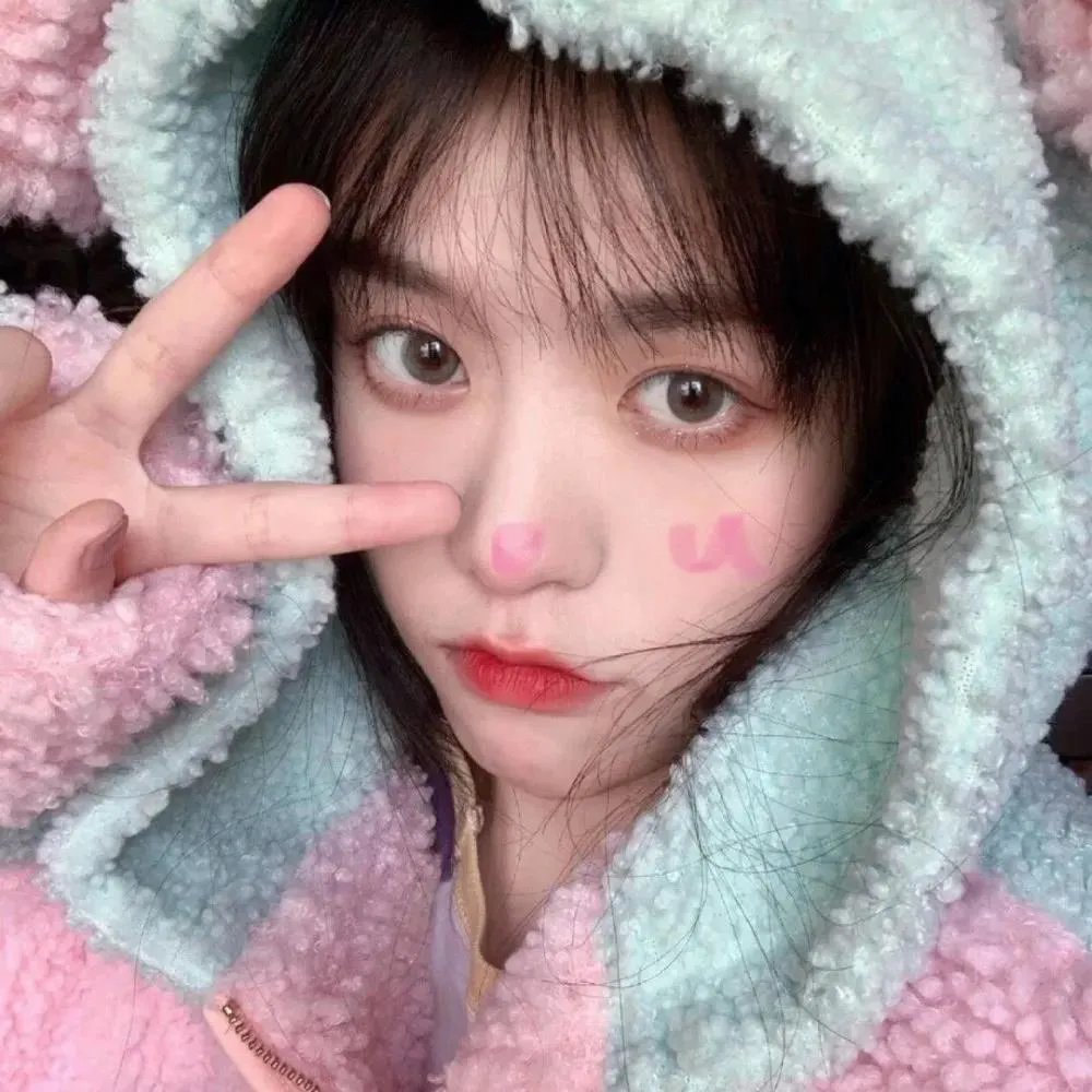 向天真的女生投降